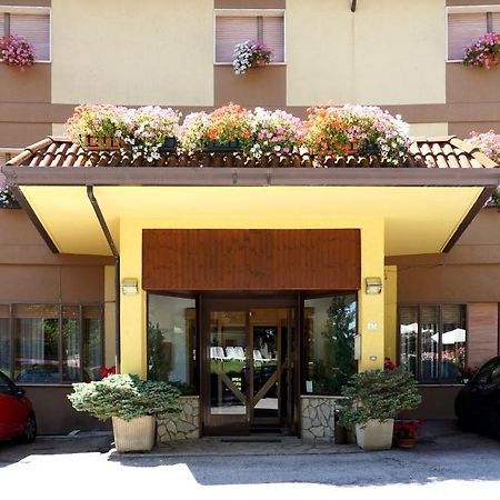 Family Hotel Como Rivisondoli Bagian luar foto
