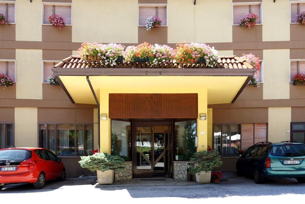 Family Hotel Como Rivisondoli Bagian luar foto